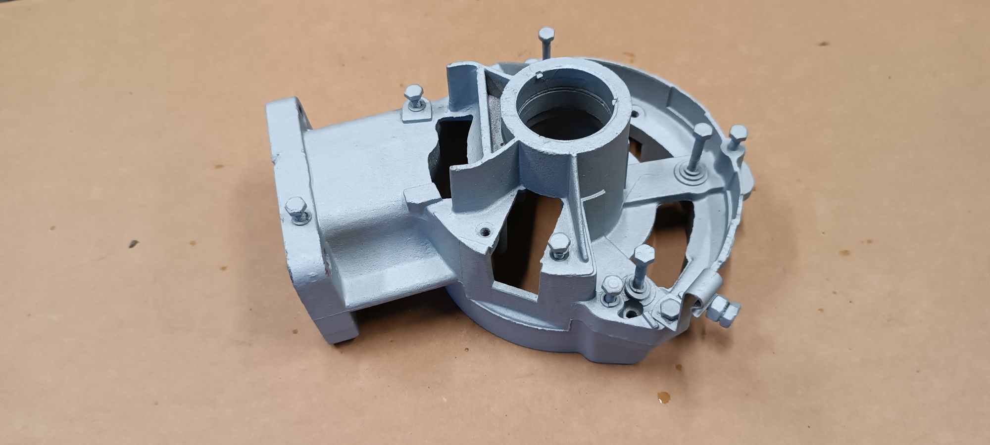 Fiat 126p obudowa alternatora