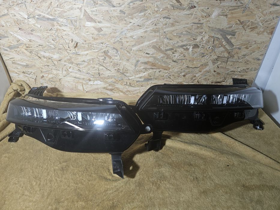 Renault Megane V 5 e-tech electric full led lewa prawa czarne komplet