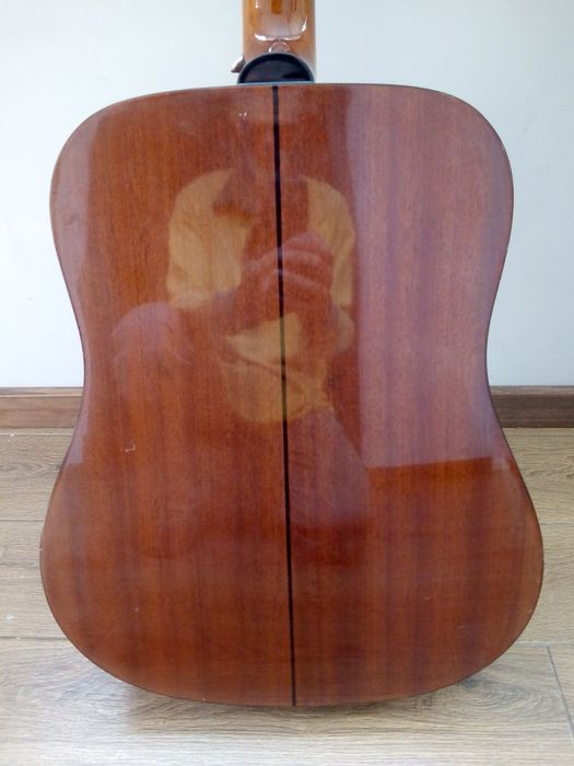 Продам аккустическую гитару Epiphone DR 100 NA