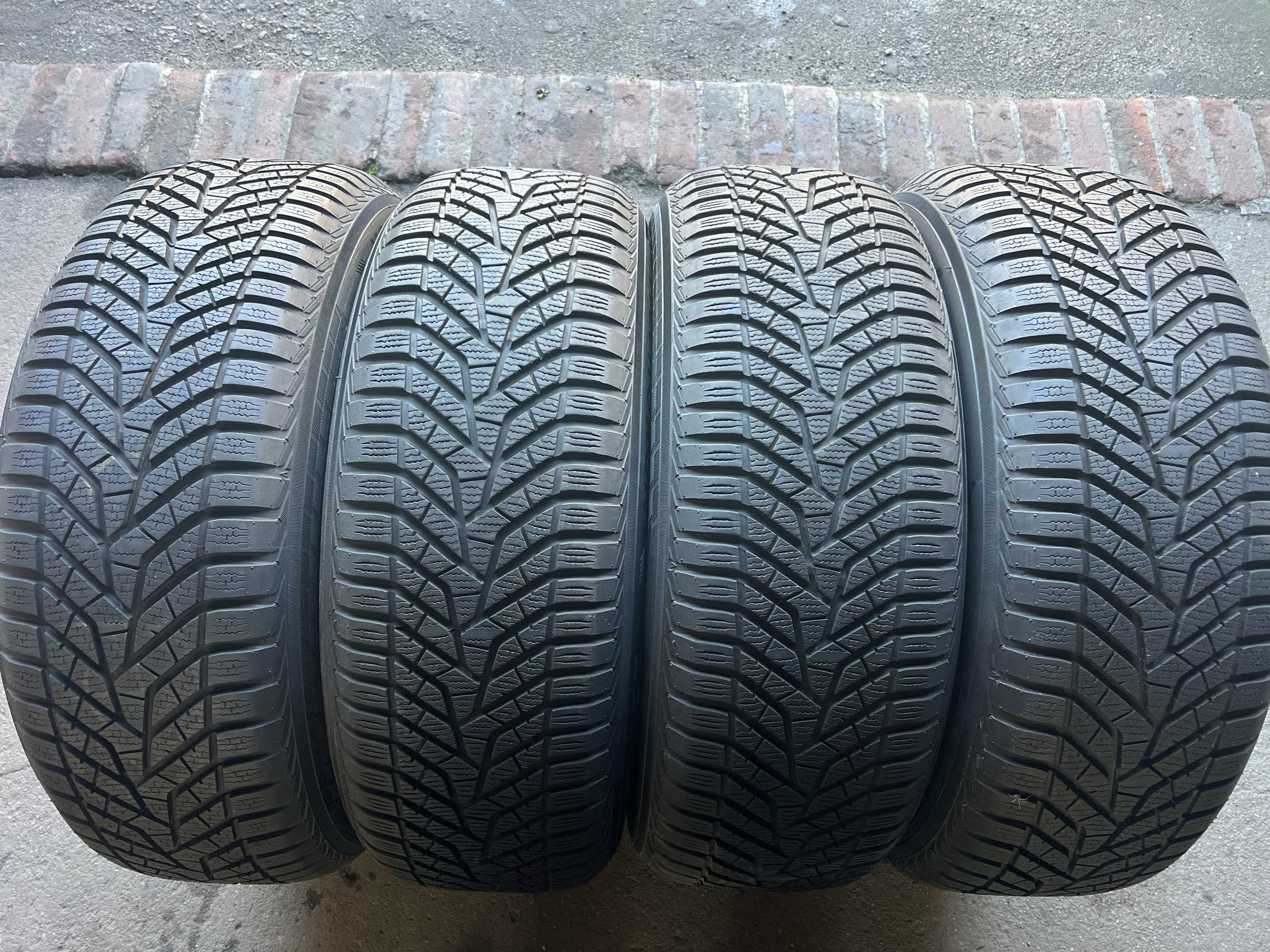Komp. opon Yokohama 235/60R18