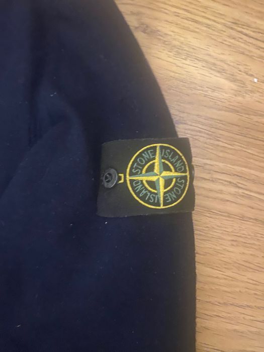 Sprzedaję sweter znanej marki stone island oryginalny