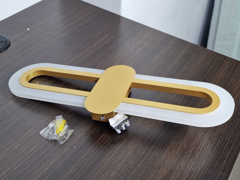 Lampa ścienna LED metalowa złota