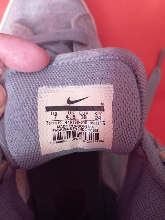 Кеди фірми Nike сірого кольору