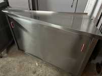 Escaparate em inox com portas