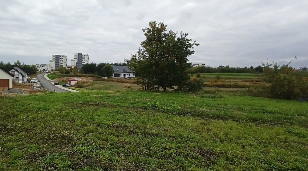 Atrakcyjna !!! Działka Budowlana !!  na os. Skorodeckiego w Ropczycach