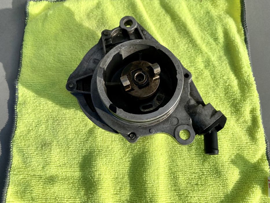 Вакуумний Насос BMW E39 E46 M57 3.0 d Вакуумный БМВ Е39 Е46 М57 3.0 д