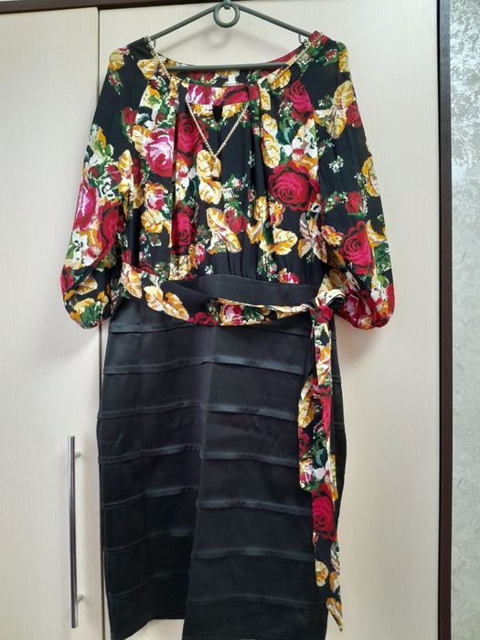 Сукня святкова з ремінцем