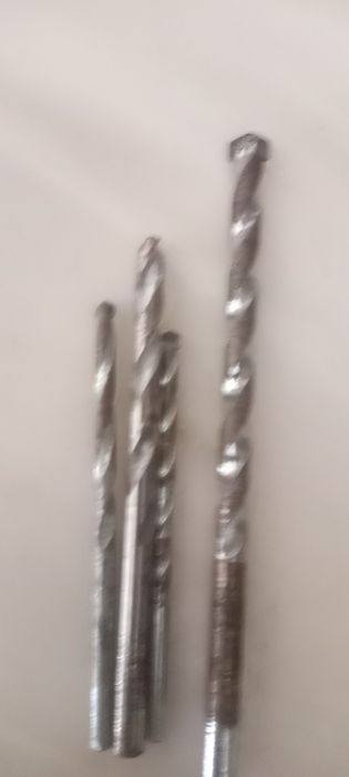Brocas de ferro e pedra e madeira