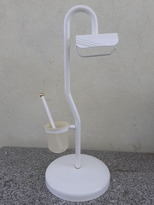 Suporte de rolo de papel e piaçaba