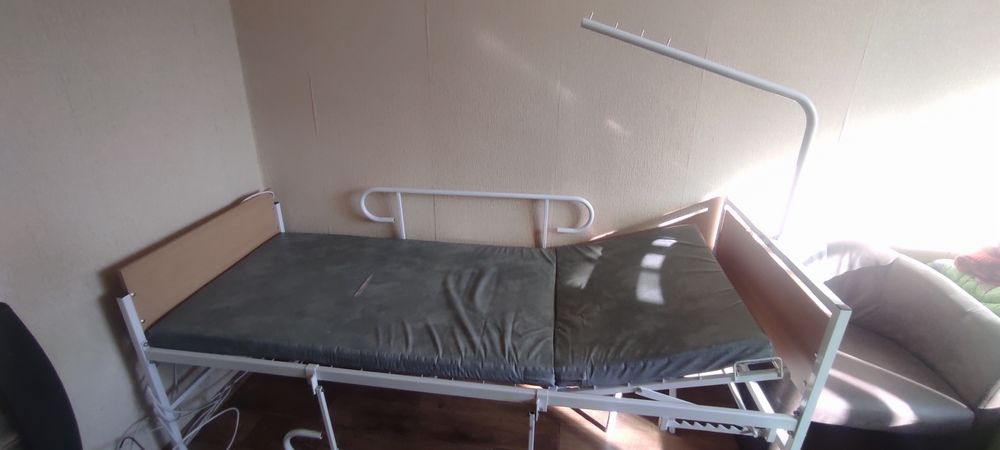 Кровать медицинская для лежачих больных .