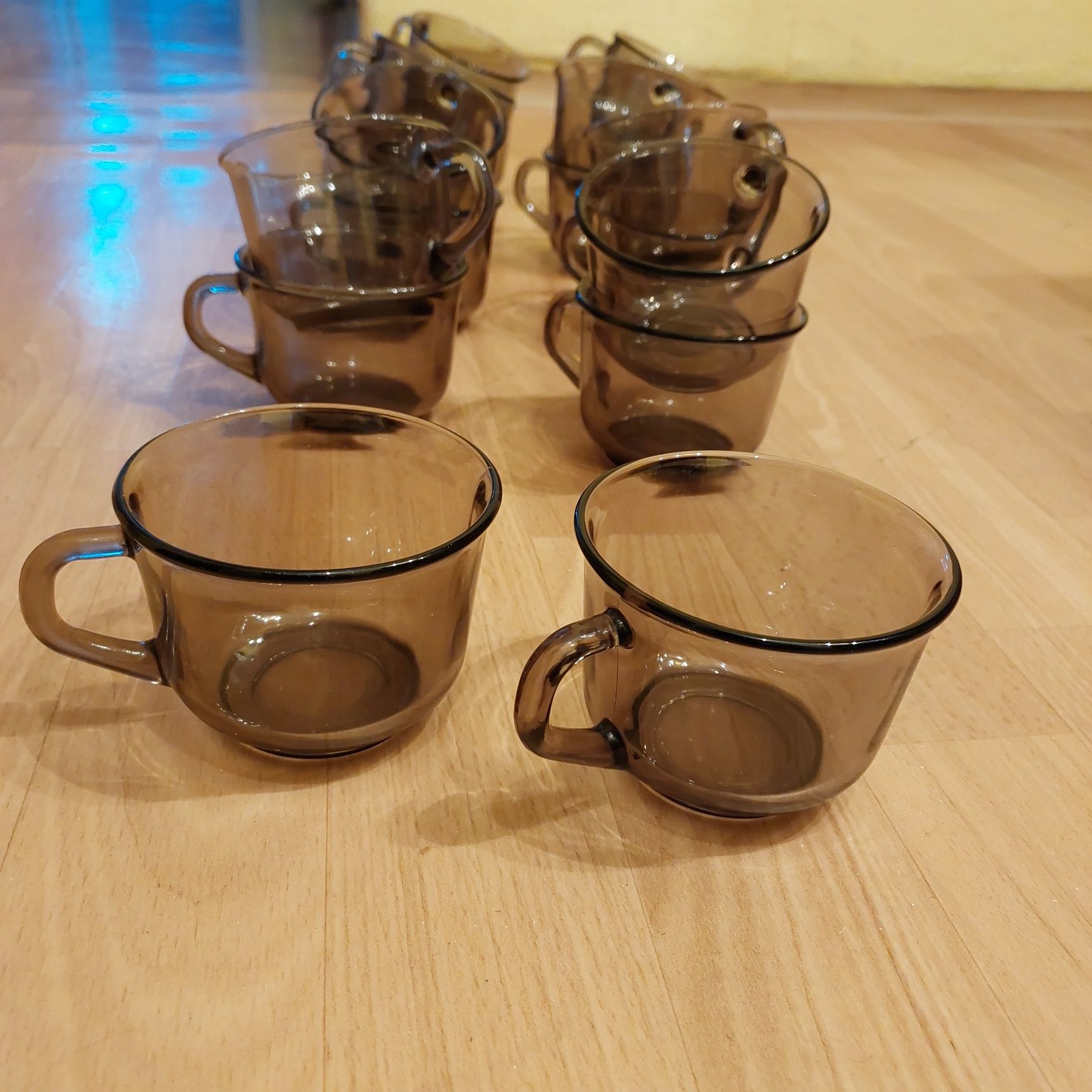 Filiżanki Arcoroc France , poj. 3/4 szklanki, 18szt., szkło dymione.
