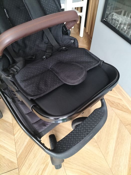 Czarny wózek dziecięcy 2w1 Muuvo Quick SE