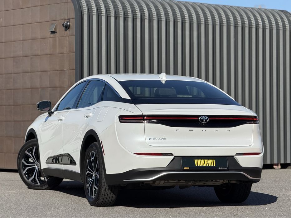 Toyota Crown, 2024 року, 2.5 гібрид, автомат, повний привід, 35т.км,
