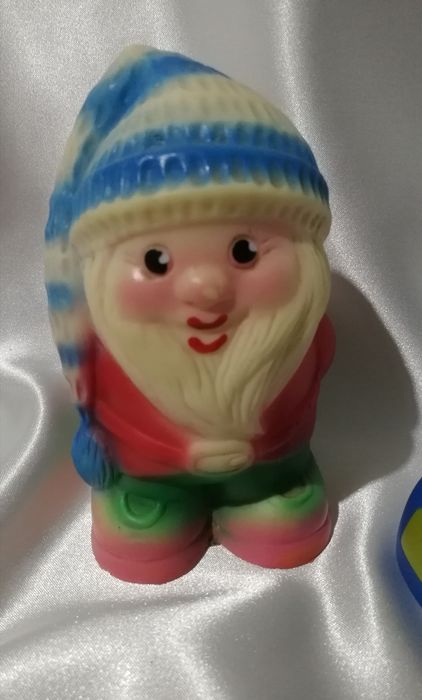 Гномик и Вертолет. Резиновые игрушки.