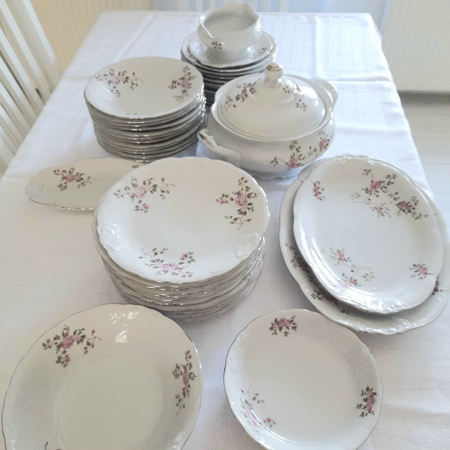 Serwis obiadowy porcelana 42 szt Wawel