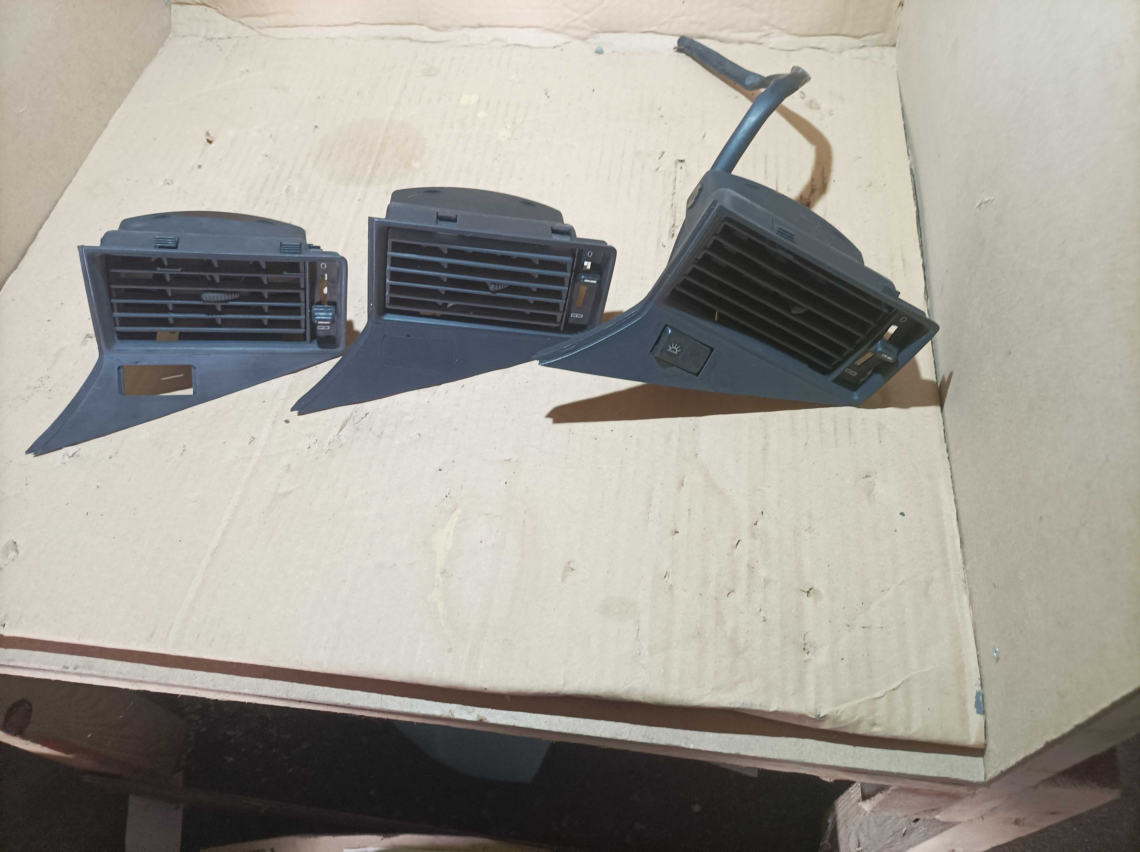Grelha chauffage tabliet lado esquerdo - Mercedes 190 W201