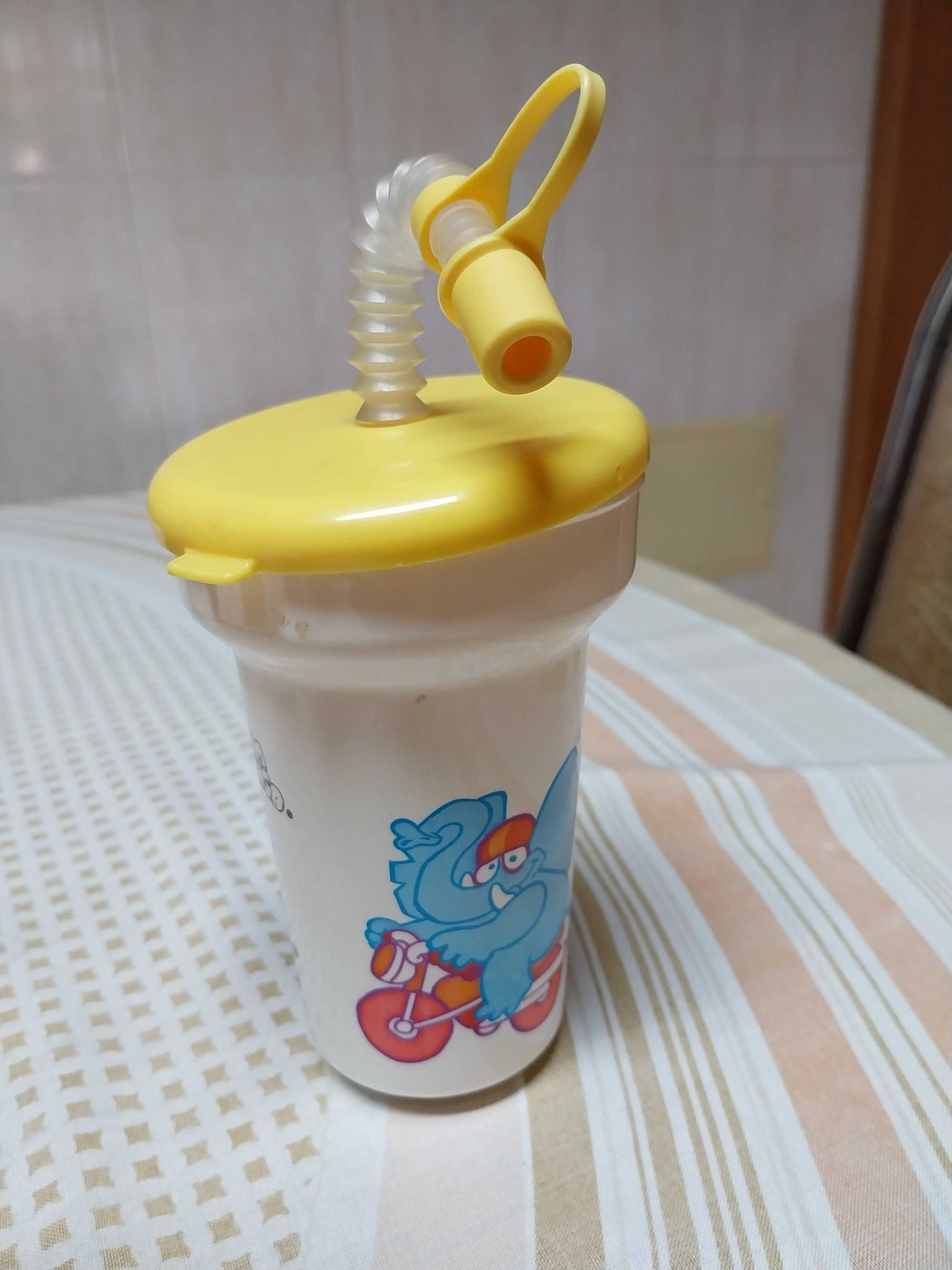 Copo com tampa e palhinha, Um Bongo