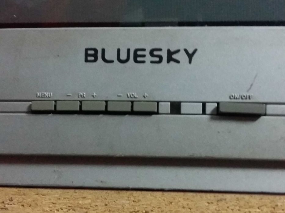 Televisor (TV) - Bluesky 27"