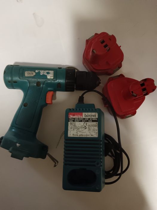 Ładowarka makita DC1290 plus wkrętarka gratis