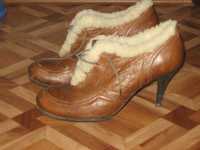 Продам зимние женские ботинки на каблуке