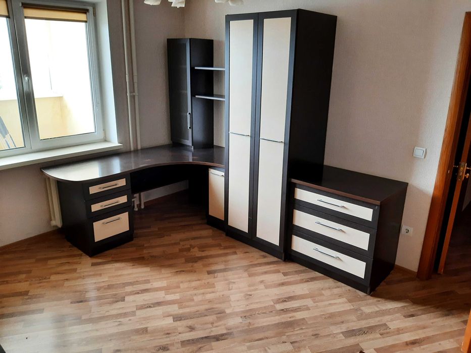 Меблі в дитячу кімнату. Стінка в кімнату з комп'ютерним столом.