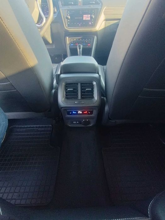 Volkswagen Tiguan      2022