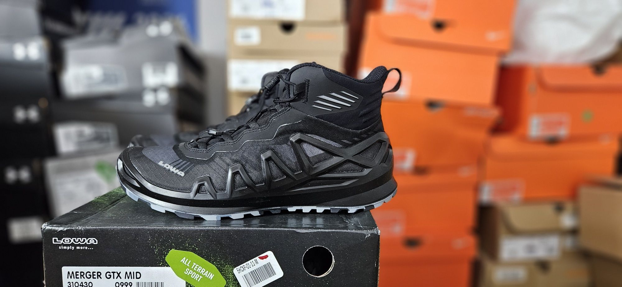 Черевиии LOWA Merger GTX MID. Розмір 41.5-46