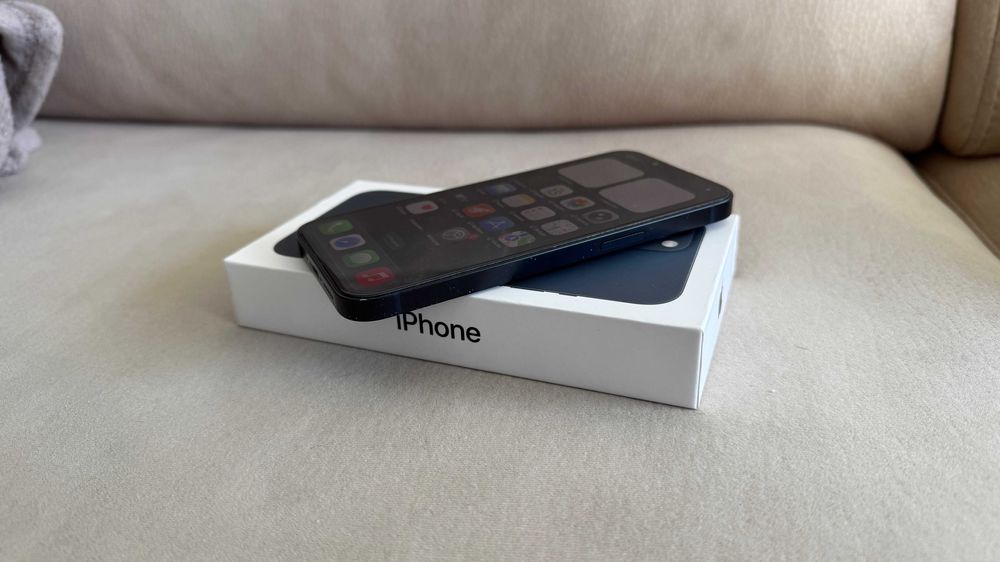 Vendo iPhone 13 128Gb Preto C/Caixa e Acessórios