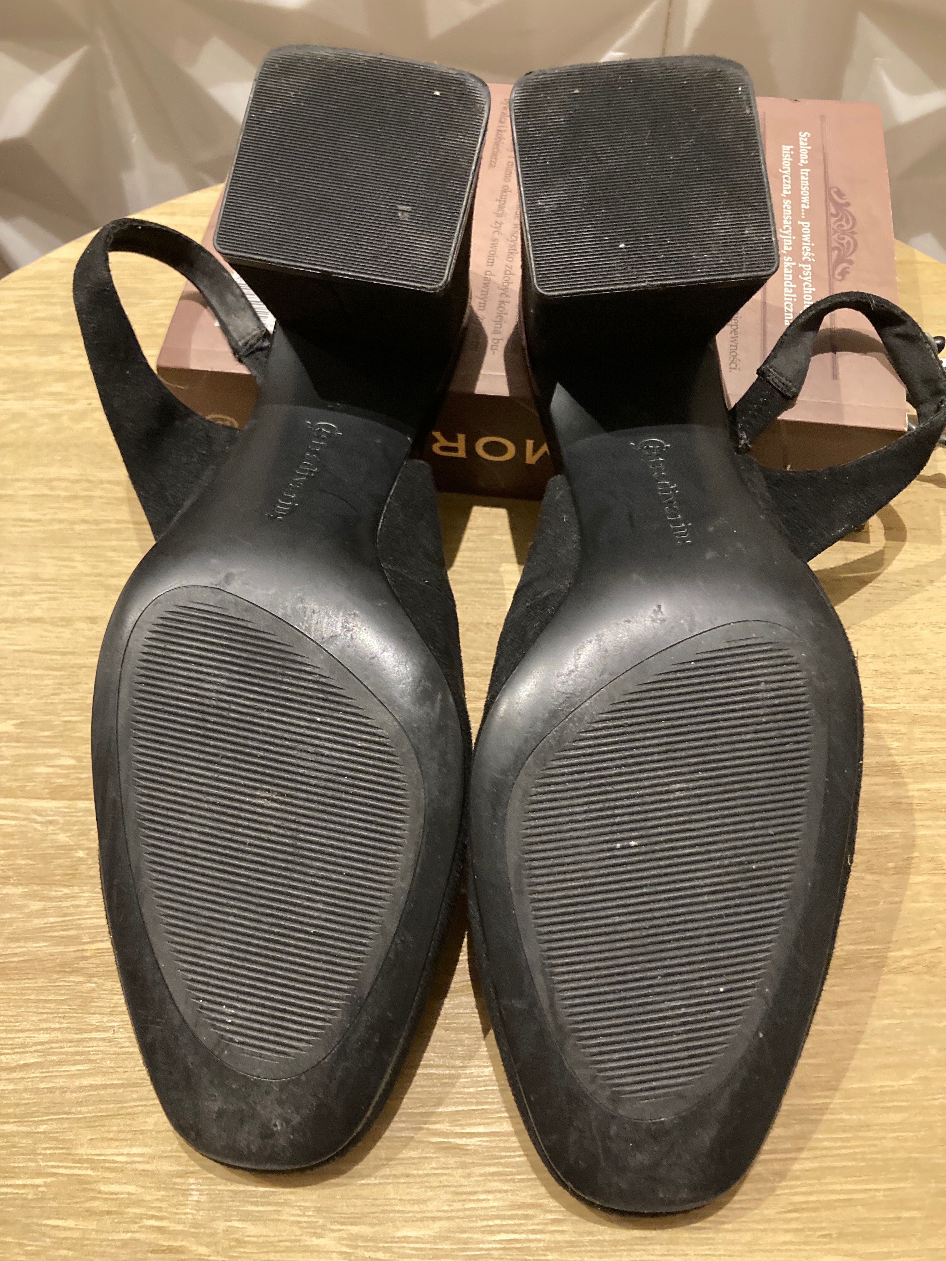 Stradivarius czarne buty na grubym obcasie 37