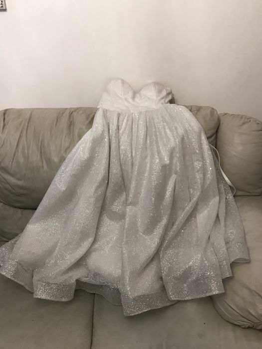 Продам біле плаття на випускний/весільне