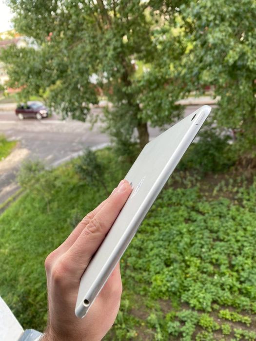 Планшет iPad Air 2 16GB А1566 ICloud (Пароль)