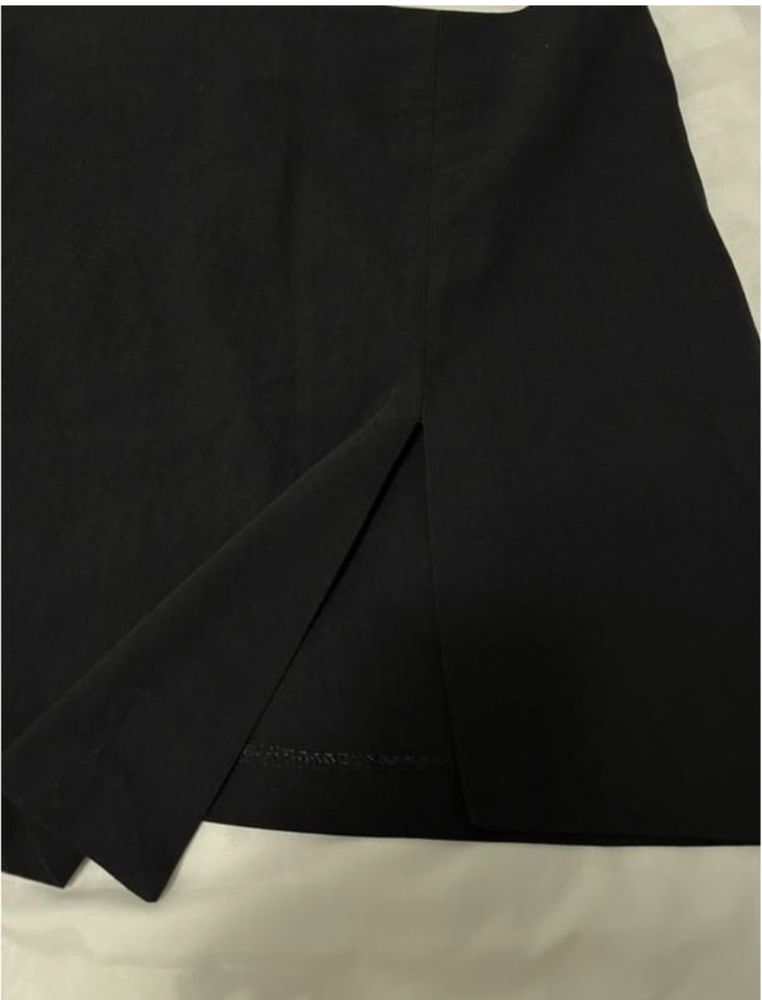 Шикарная мини юбка черная юбка с распоркой юбка с разрезом