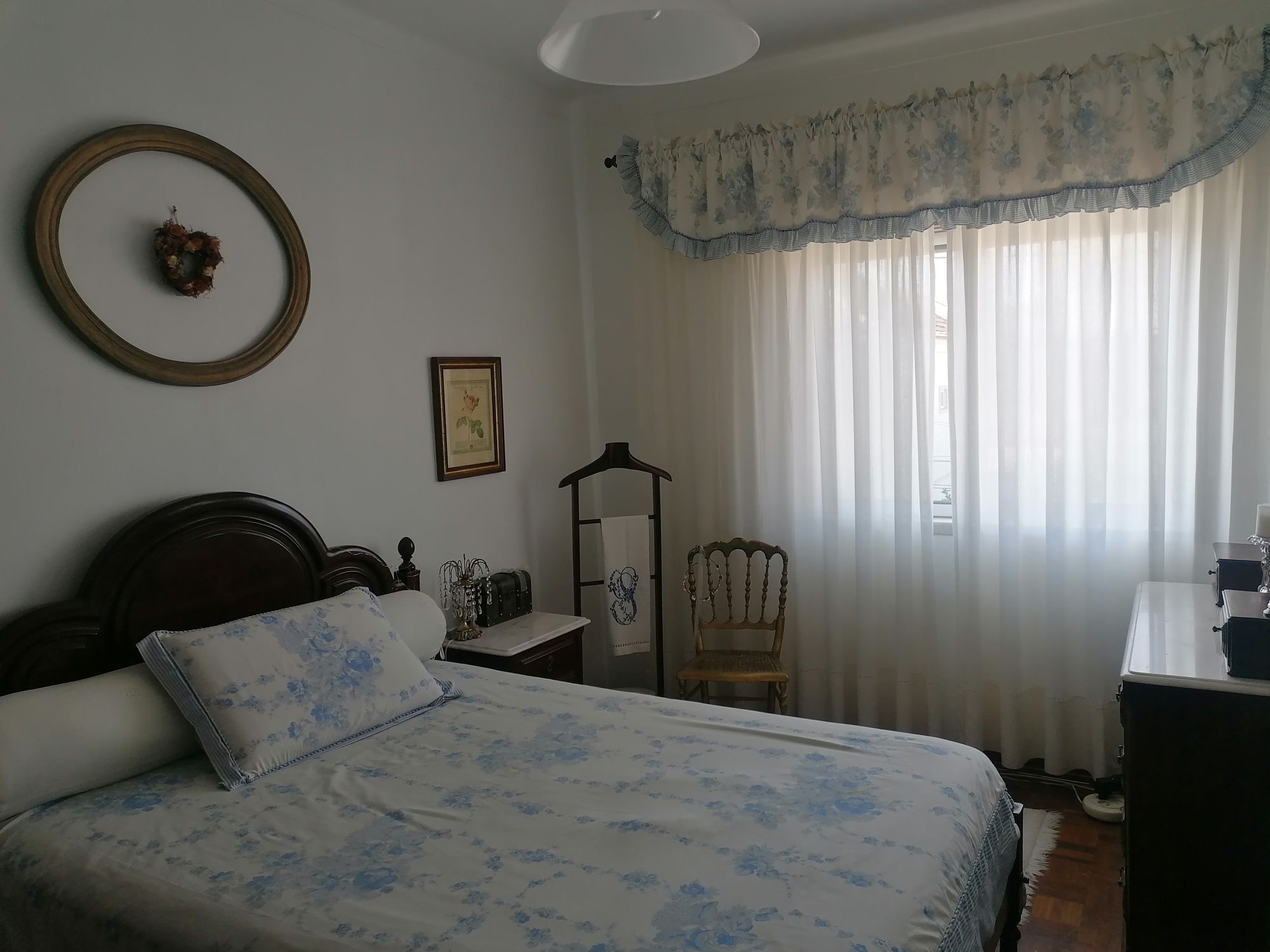 Alugo quarto professores ou outros profissionais deslocadas