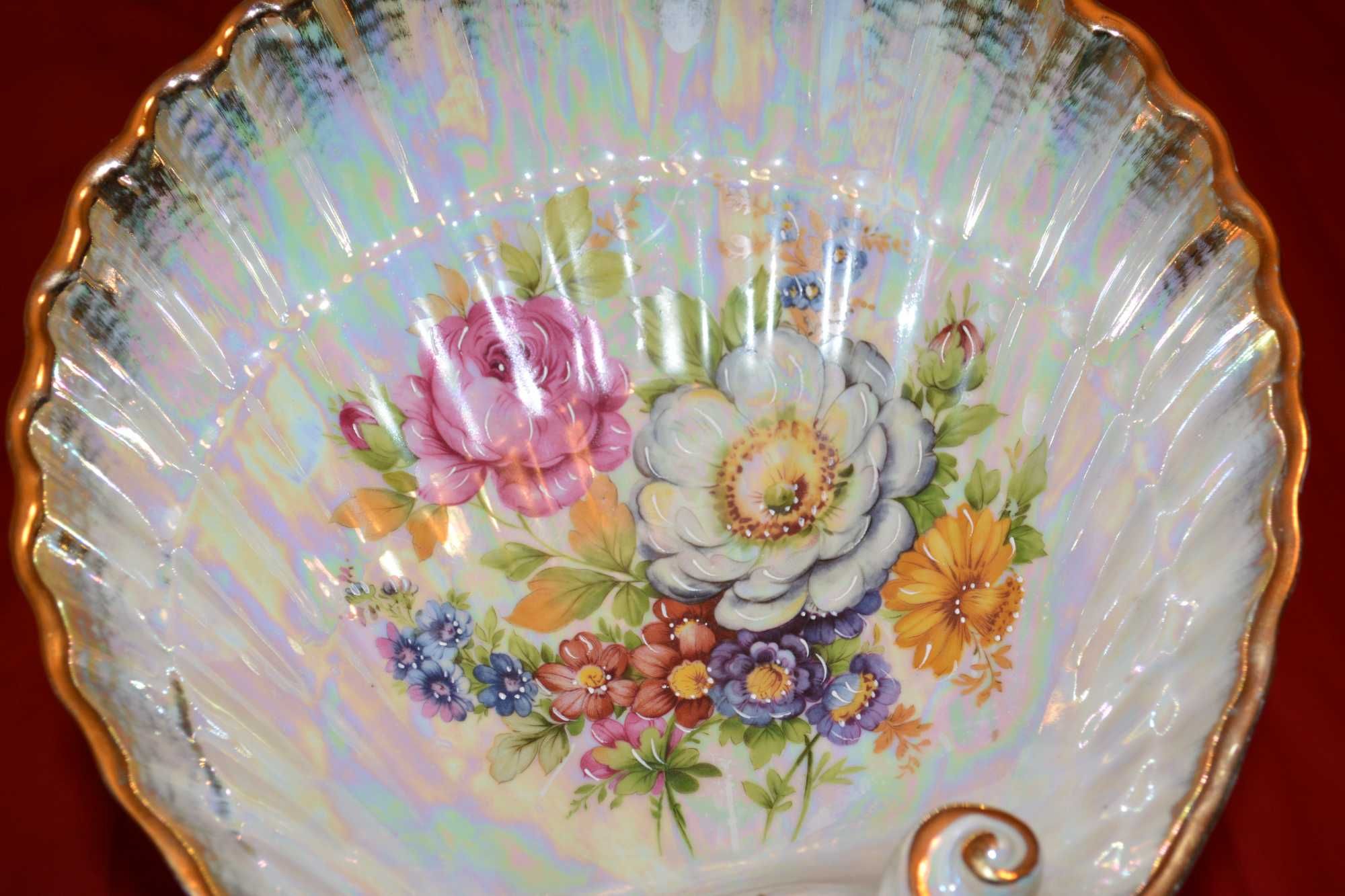 Taça Concha- porcelana Marca- Artibus - cor madre perola flores
