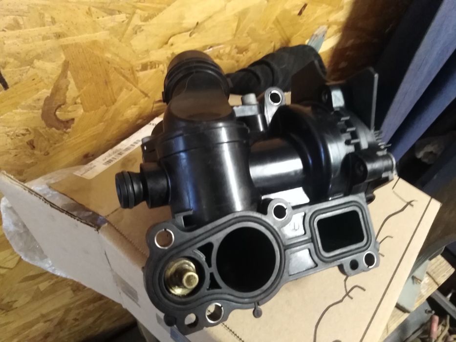 Продам водяной насос помпу