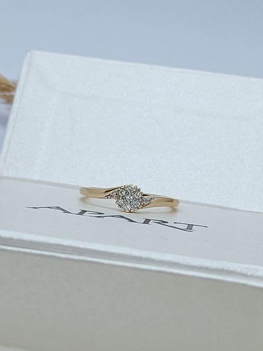 Klasyczny pierścionek ze złota z brylantami, Apart, złoto 585