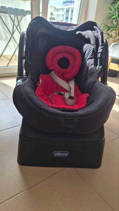 For sale: Chicco baby car seat (0–13 kg) in good condition.