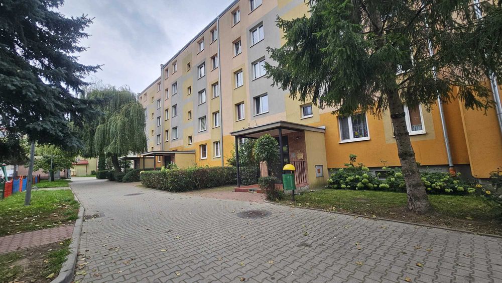 Sprzedam 3-pokojowe mieszkanie przy Jednostce Wojskowej 49m2, 1 piętro