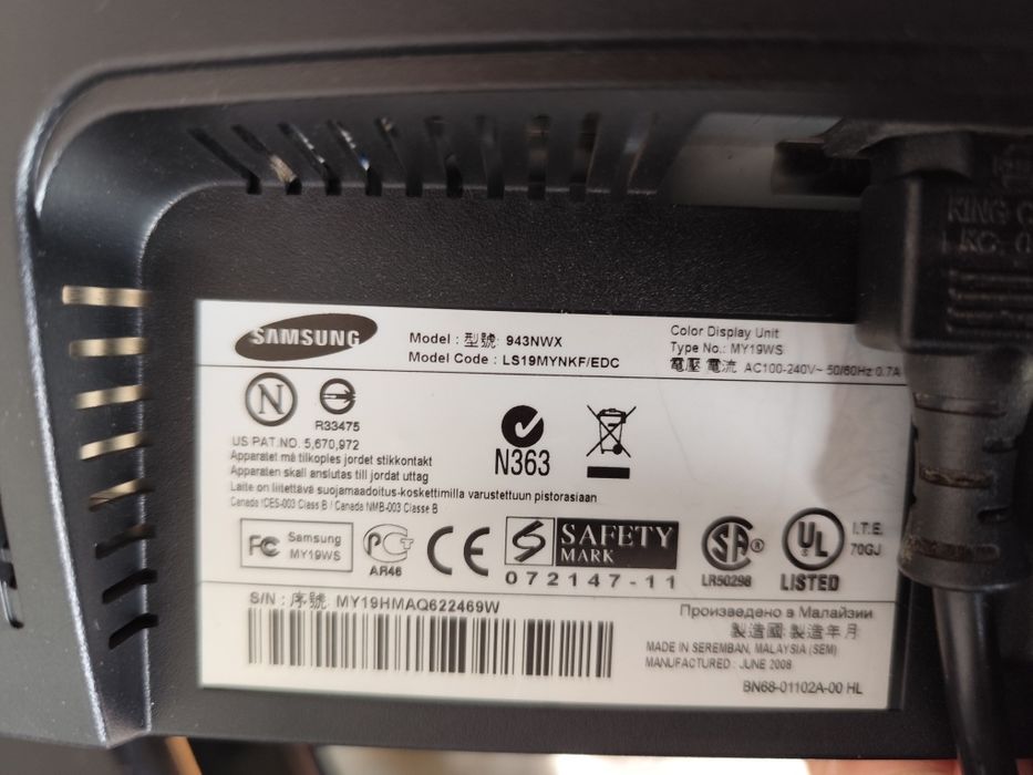 Monitor Samsung 943NWX, kable w zestawie