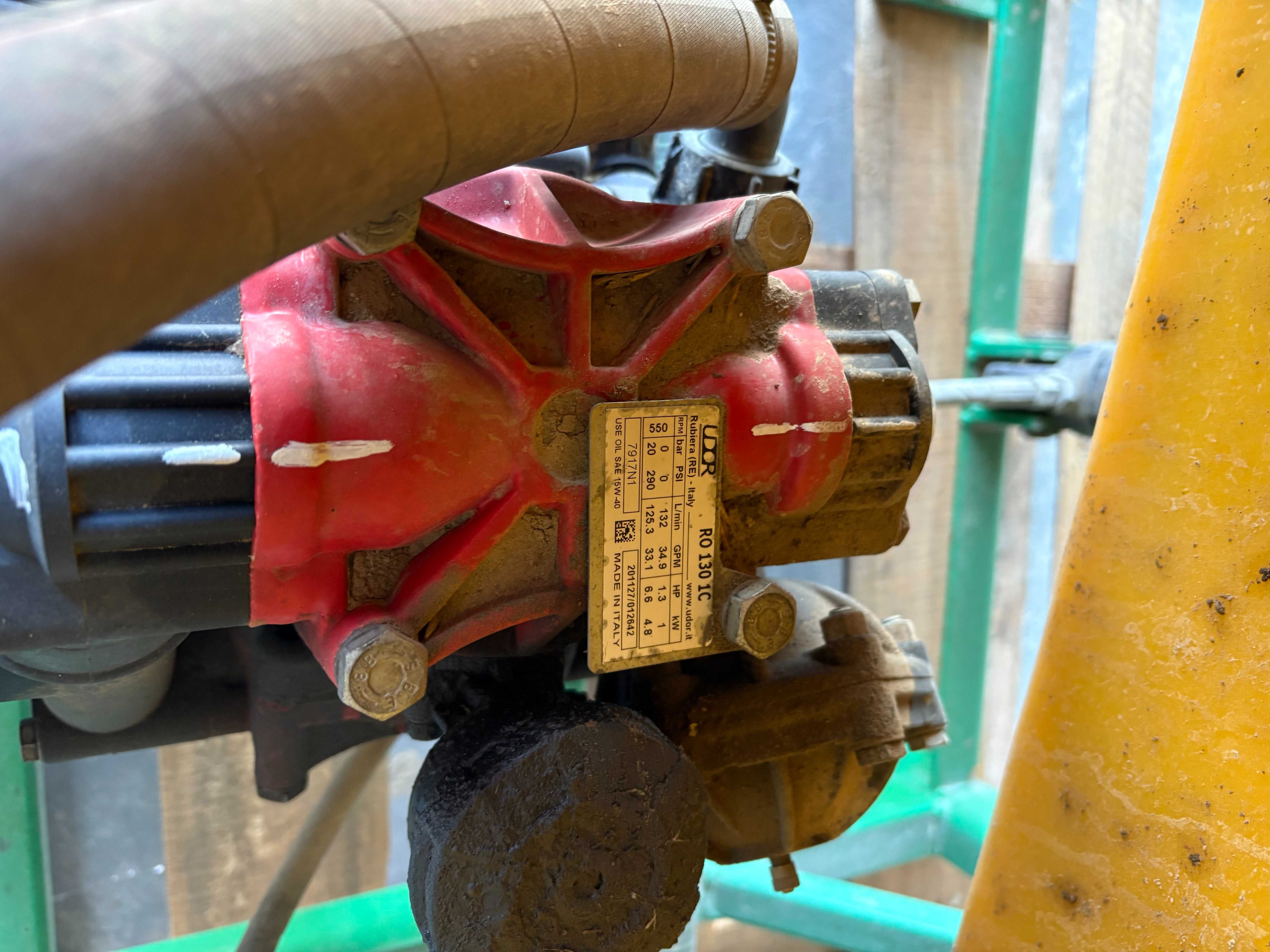 Opryskiwacz 615 hydraulicznie podnoszona belka