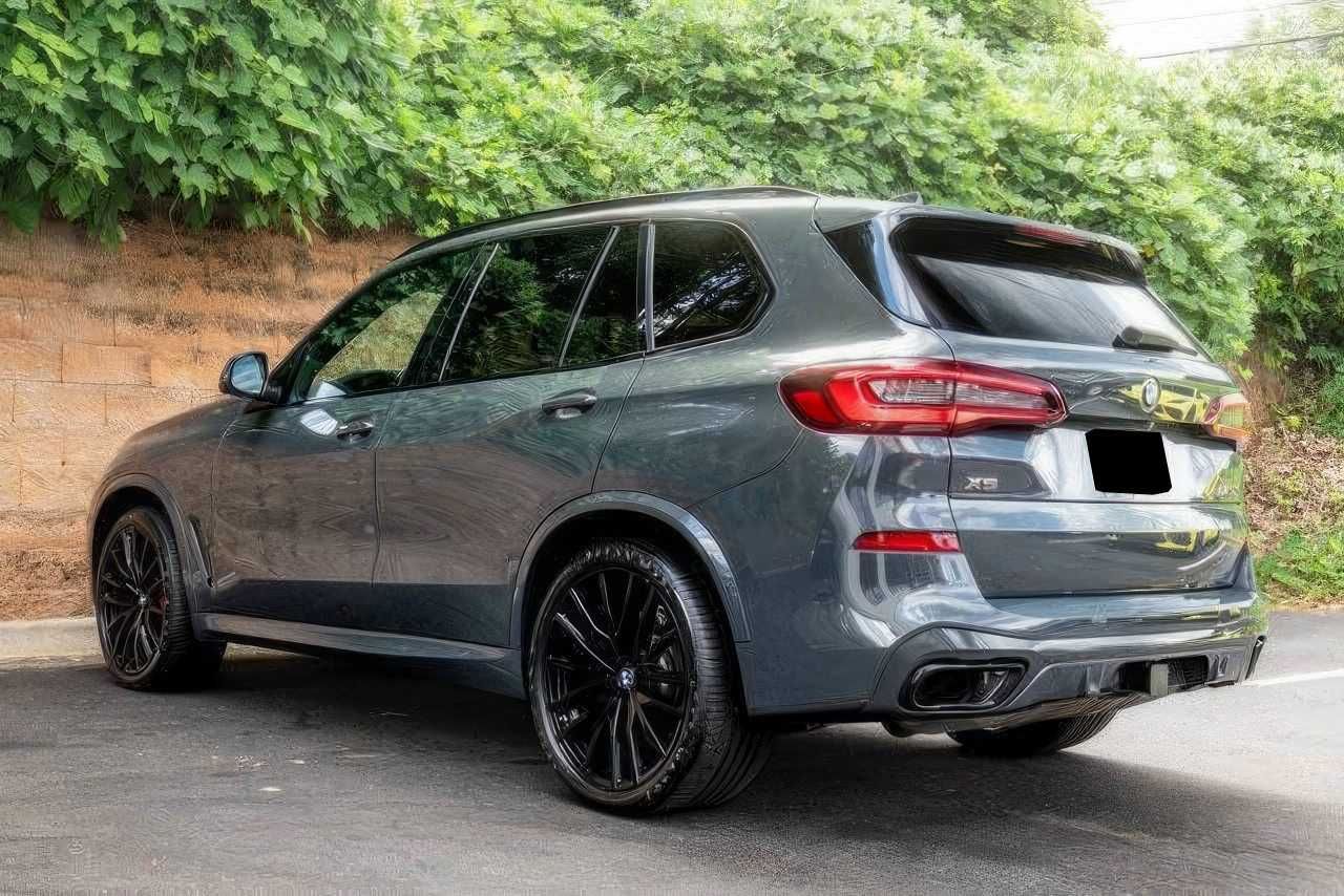 2021    BMW    X5