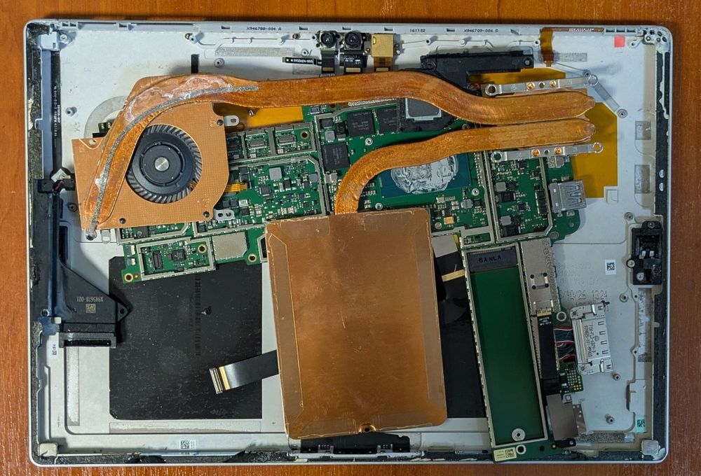 Microsoft Surface 4 на запчастини