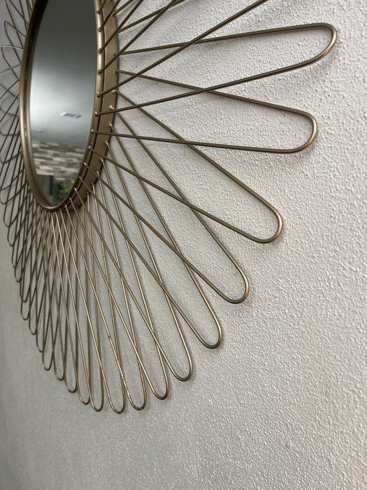 Espelho dourado de parede