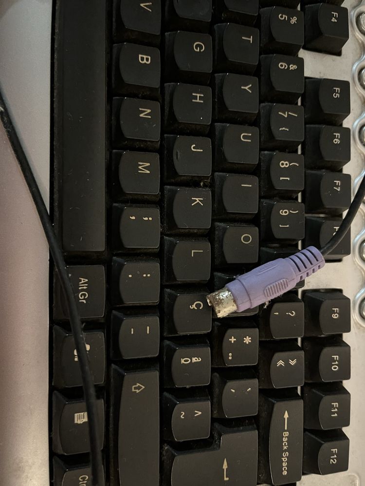 Teclado de computador com entrada PS/2