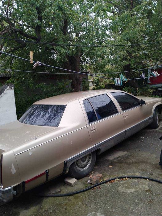 Продаётся Cadillac Fleetwood, 1995 года выпуска.