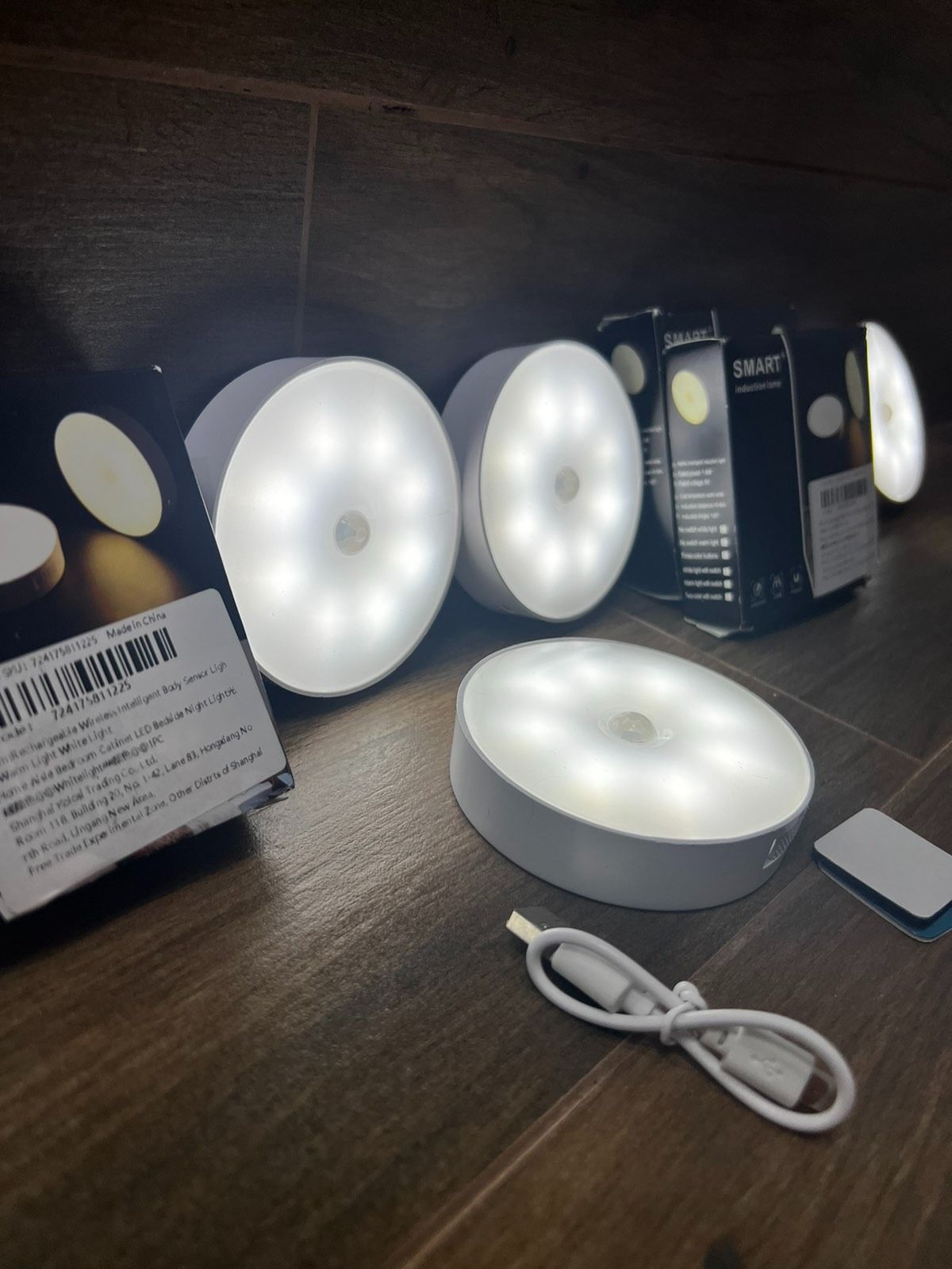 Розпродаж! LED Лампа - Світильник. Нічник із датчиком руху.