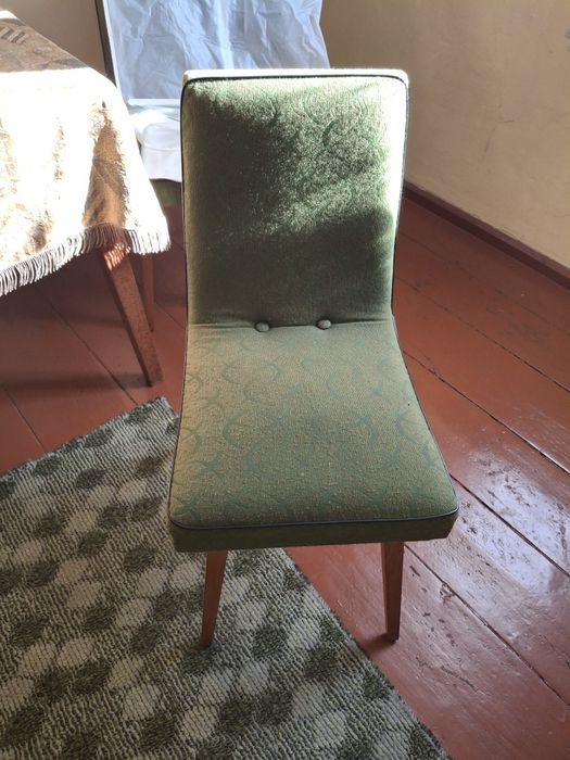 Stół rozkładany i 4 krzesła. Stan idealny, lata '70. Odbiór osobisty