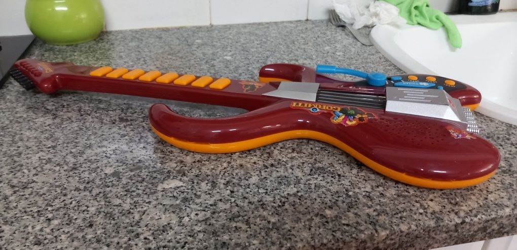 GUITARRA PARA CRIANÇA,MÚSICA.bastante completa multifunções e a 100% .