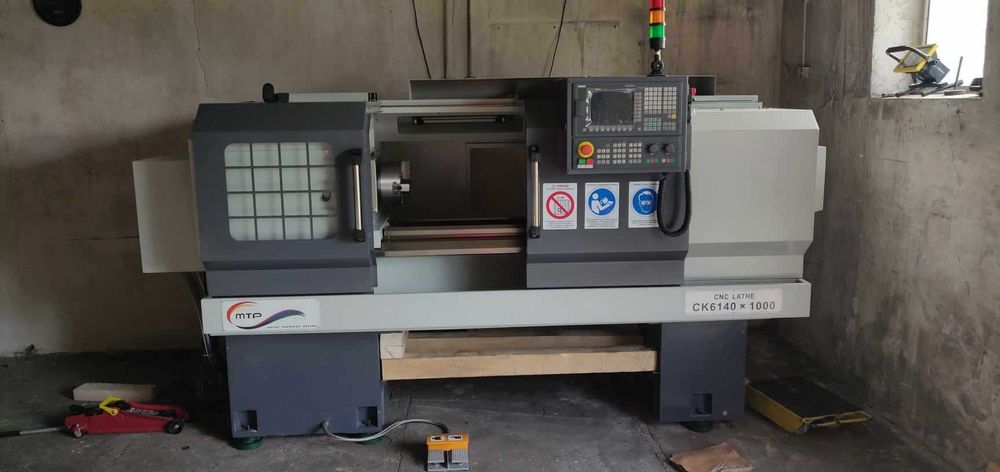 Sprzedam tokarkę CNC 6140x1000 mało używana.