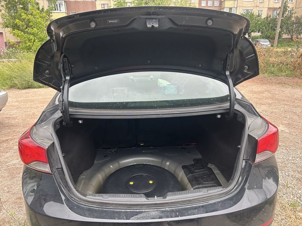 Hyundai Elantra 2013 року